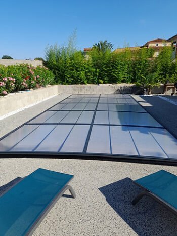 Abri de piscine extra-plat prêt à poser – protection coulissante
