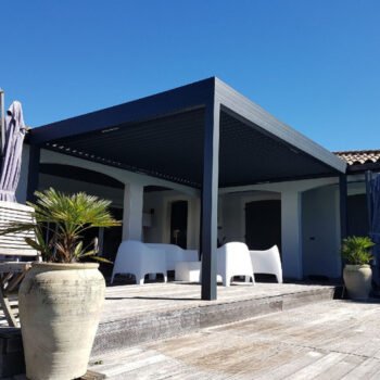 Pergola bioclimatique à lames en kit – alu thermolaqué