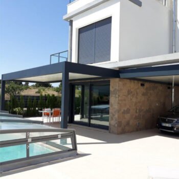 Pergola à toit panneaux sandwich en kit – Structure alu