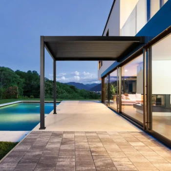 Pergola bioclimatique adossée en aluminium anthracite 4 × 3 m